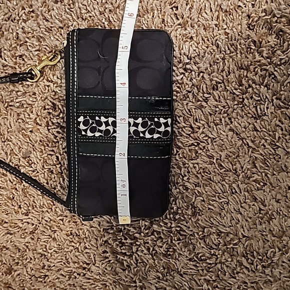 Coach Grey Black with Litte Whit Cs wristlet - Picture 8 of 9